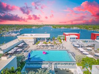 Luxurious Condo with Rooftop Pool Hot Tub - 5