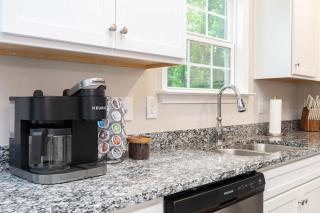 Charming 5bd - BBQ - Deck- 4mins Duke University - Durham - 6
