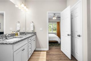 Charming 5bd - BBQ - Deck- 4mins Duke University - Durham - 4