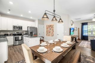 Charming 5bd - BBQ - Deck- 4mins Duke University - Durham - 2