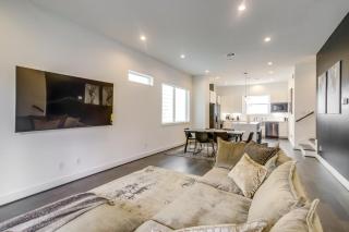 Inviting H-Town Home Near Shops & Golf Courses! - 7