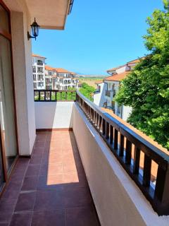 Scenic, 2 Bedroom Apt with Views - 5