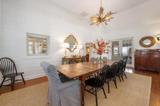 Relax and Enjoy the Spectacular Views in this Picturesque Home home - Georgetown - 2