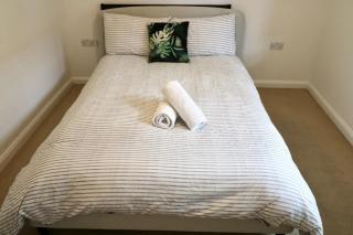 Modern 2 bed close to station - Londra - 9