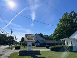 Village Motel - Clinton - 0