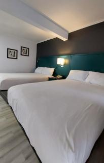 Village Motel - 7
