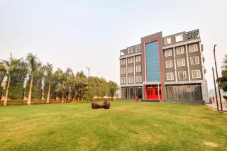 Super Townhouse Jashn - 6