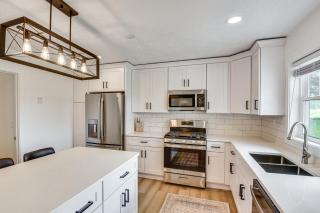 Charming Middlebury Retreat with Patio and Fire Pit - 3