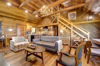 Dreamy Penrose Cabin w/ Panoramic Mountain Views - 6