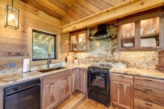 Dreamy Penrose Cabin w/ Panoramic Mountain Views - 1