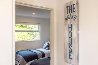 2 sisters at Palm Beach, Waiheke - 4