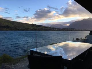 Luxury Direct Lakefront Apartment - Queenstown - 5