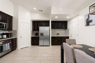 Perfect Home for Work or Relaxing Vacation - Bakersfield - 7