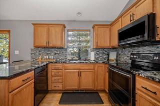 Spacious Rustic House - 6