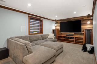 Spacious Rustic House - 5