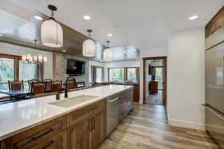 True Luxury Ski in & Ski Out condo - 9