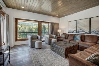 True Luxury Ski in & Ski Out condo - 6