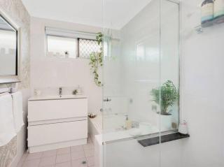 Luxurious 4-Bedroom Miami Oasis with Pool - Gold Coast - 7