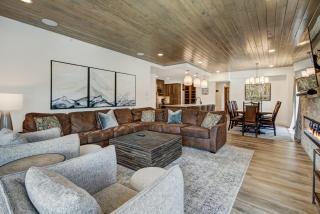 True Luxury Ski in & Ski Out condo - 5
