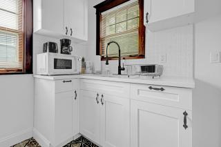 Spacious 4BR 1BA near the Falls - 5