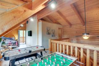 Three level cabin with Hot Tub - 2