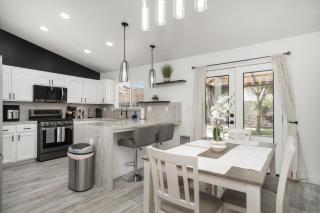 Simple Home for Work or Travel - Bakersfield - 6