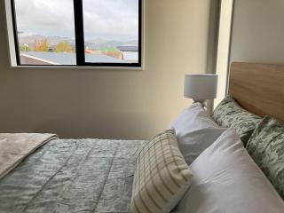 2-bedroom ensuite, close to city, comfortable, accessible with own parking - Christchurch - 7