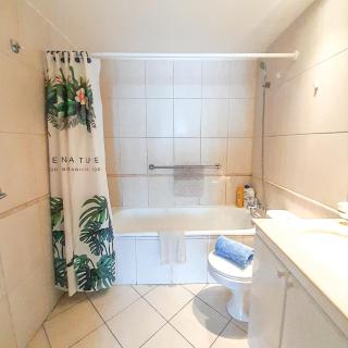 HABITACIONES con o sin baño privado, ESPACIOS semi privados o compartidos en DEPARTAMENTO COMPARTIDO, full equipado, primera fila, 2do piso, TERRAZA - PISCINA - 1