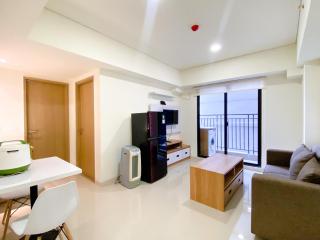 Comfort Stay and Cozy 2BR at Meikarta Apartment By Travelio - Jakarta - 2