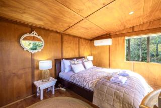 The Treehouse, Oneroa, Waiheke - 3