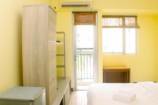 Warm and Homey Studio Room at Maple Park Sunter Apartment By Travelio - Giacarta - 4