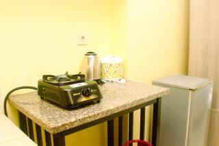 Warm and Homey Studio Room at Maple Park Sunter Apartment By Travelio - Giacarta - 1