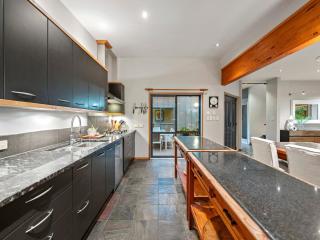 Omaha Beach House - Omaha Holiday Home - Warkworth - 4
