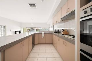 Canal Villa & Jetty-Dolphin Views Walk-BeachTown - 4