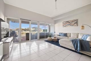 Canal Villa & Jetty-Dolphin Views Walk-BeachTown - 5