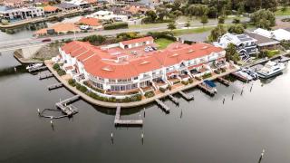 Canal Villa & Jetty- Convenient, Central Location - Mandurah - 6