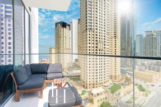 LUX Contemporary Suite with Marina View 6 - 7