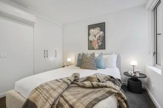 Exquisite Sky Home in Southbank - 5