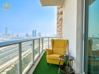 Royalton - Tranquil 15th-Floor Apartment with City Views - Dubai - 1