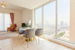 Royalton - Tranquil 15th-Floor Apartment with City Views - Dubai - 3