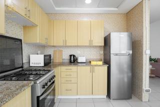 Royalton - Tranquil 15th-Floor Apartment with City Views - Dubai - 2