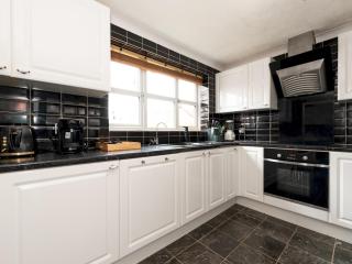 4 Bed House in Greater London Parking Pass the Keys - Londra - 3