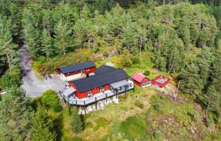 3 Bedroom Nice Home In Florø - 1