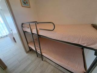 Appartement rénové 2024, face à la mer, parking privé, terrasse, idéal famille! - FR-1-326-620 - 5