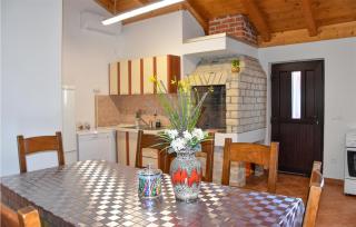 Pet Friendly Home In Nin With Kitchen - Nin - 3
