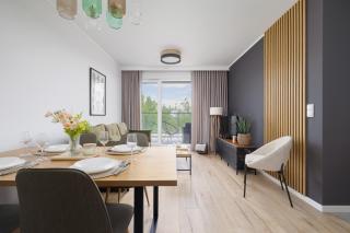 Stylowy Apartament z Dwiema Sypialniami Balkonem i Parkingiem by Noclegi Renters - Katowice - 3