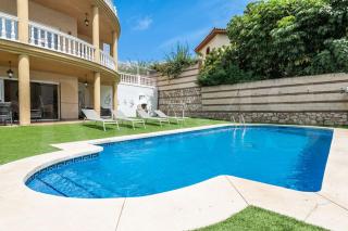 Grand villa with pool, BBQ & stunning view by REMS - Arroyo de la Miel - 4