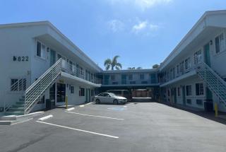 Super 8 by Wyndham Oceanside Downtown - Oceanside - 9