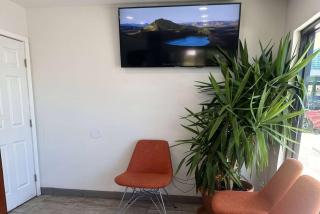 Super 8 by Wyndham Oceanside Downtown - Oceanside - 2