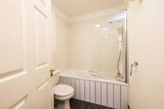 Cozy Apartment Steps from Everything - Heart of Dublin - 9